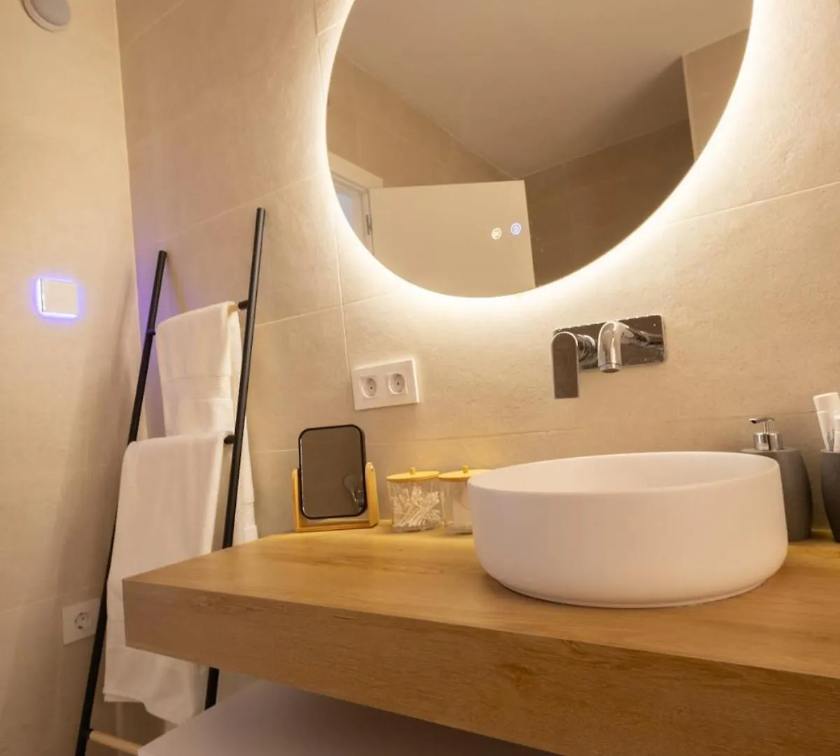Comfy Stylish Stay In Malaga Apartment