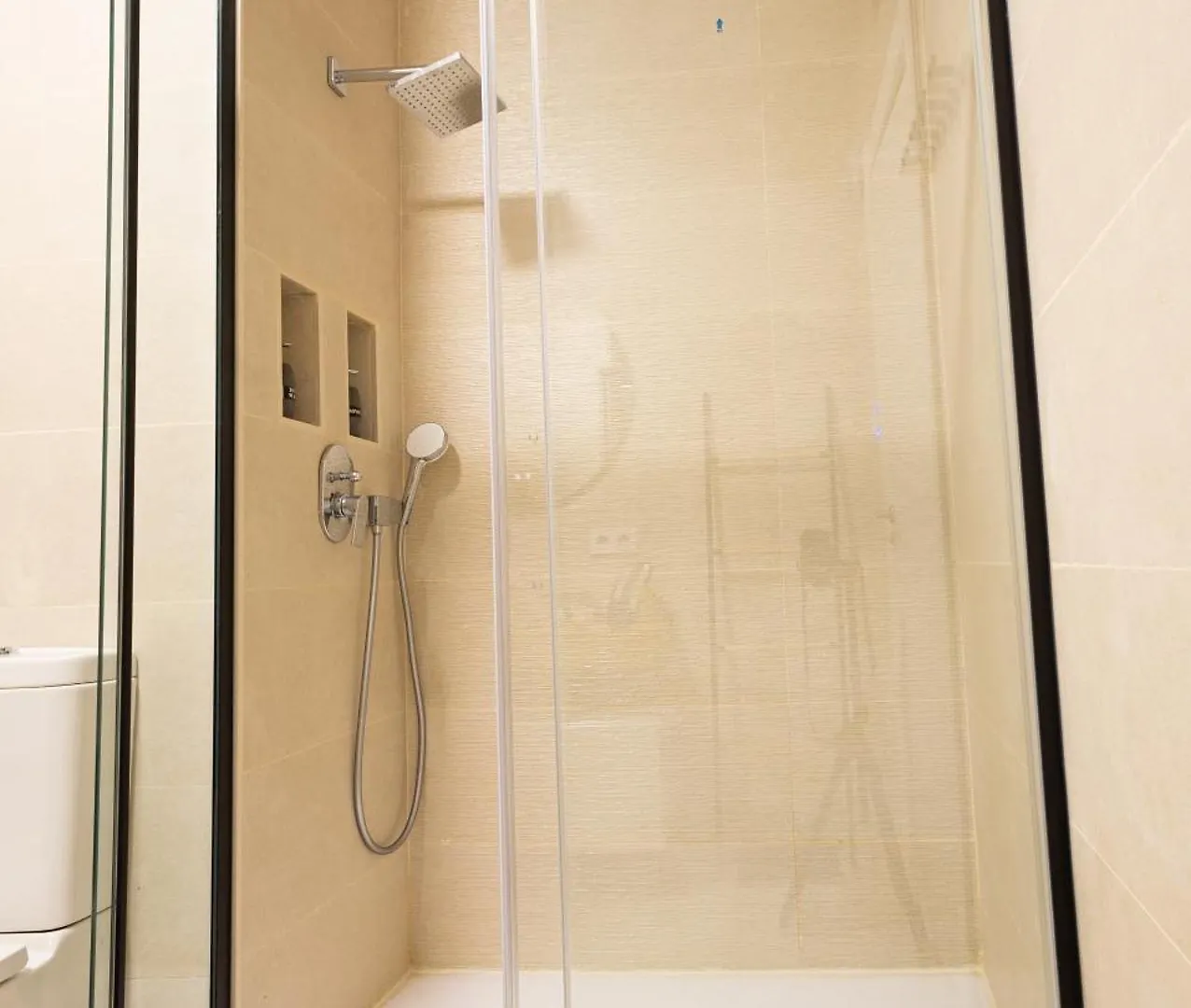 Comfy Stylish Stay In Malaga Apartment