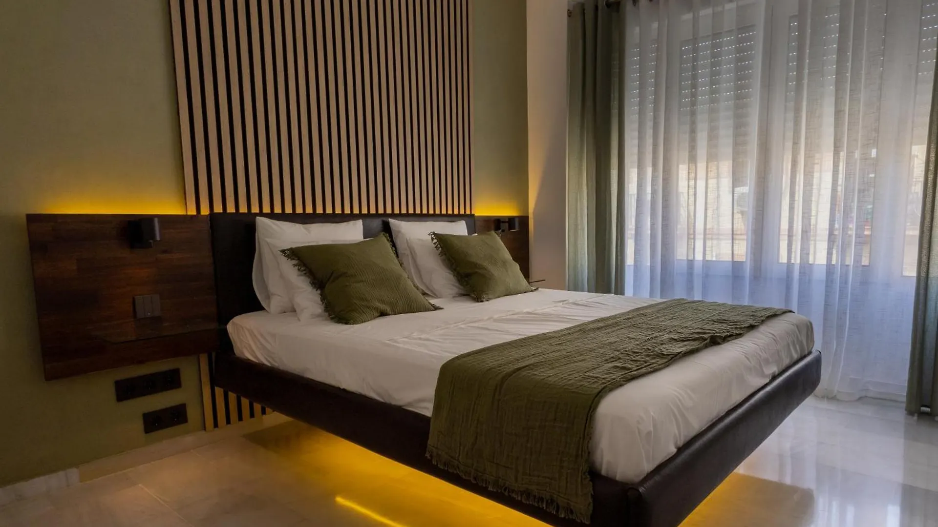 Comfy Stylish Stay In Malaga Apartment